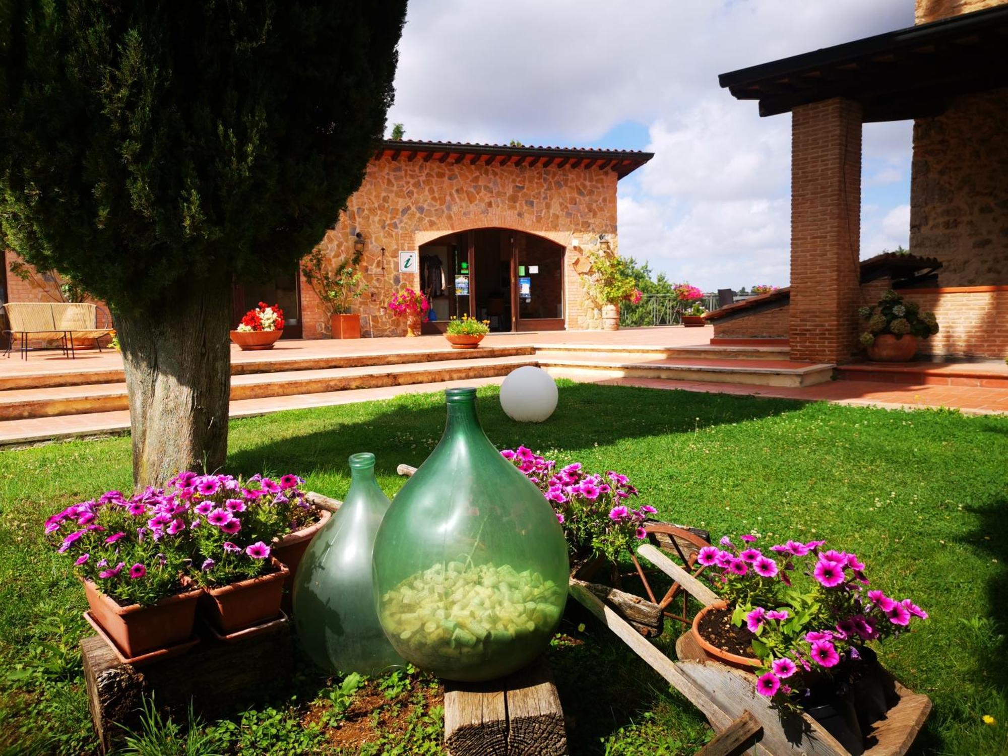 Agriturismo Podere S. Croce Saturnia Exteriör bild