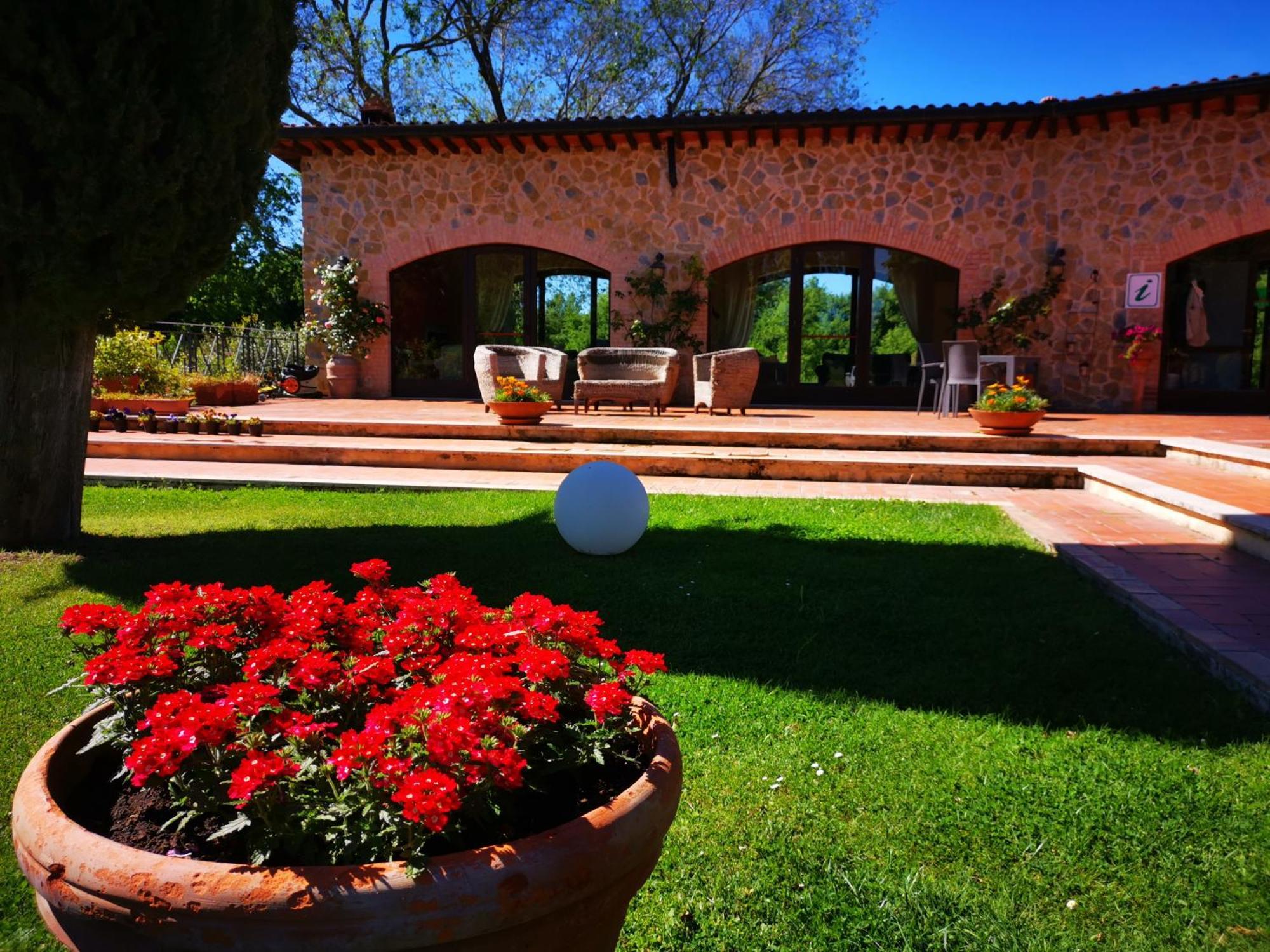 Agriturismo Podere S. Croce Saturnia Exteriör bild